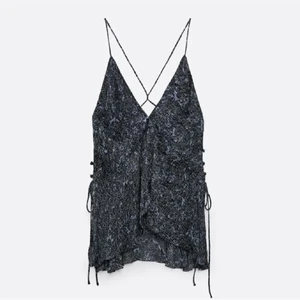 Zara topp - Skitsöt oanvänd somrig topp från zara som är slutsåld i strl Xs, men passar mig som har S. 🥰