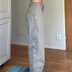 Fina byxor  - Super sköna och snygga byxor!  Jag är 173 cm och de är perfekt längd för mig :)