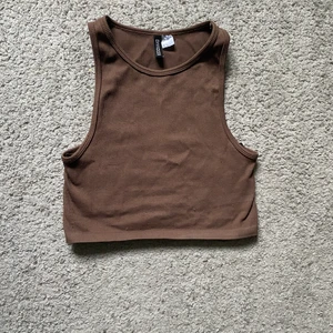 brun topp från hm - fin brun topp från hm! bra skick, storlek S