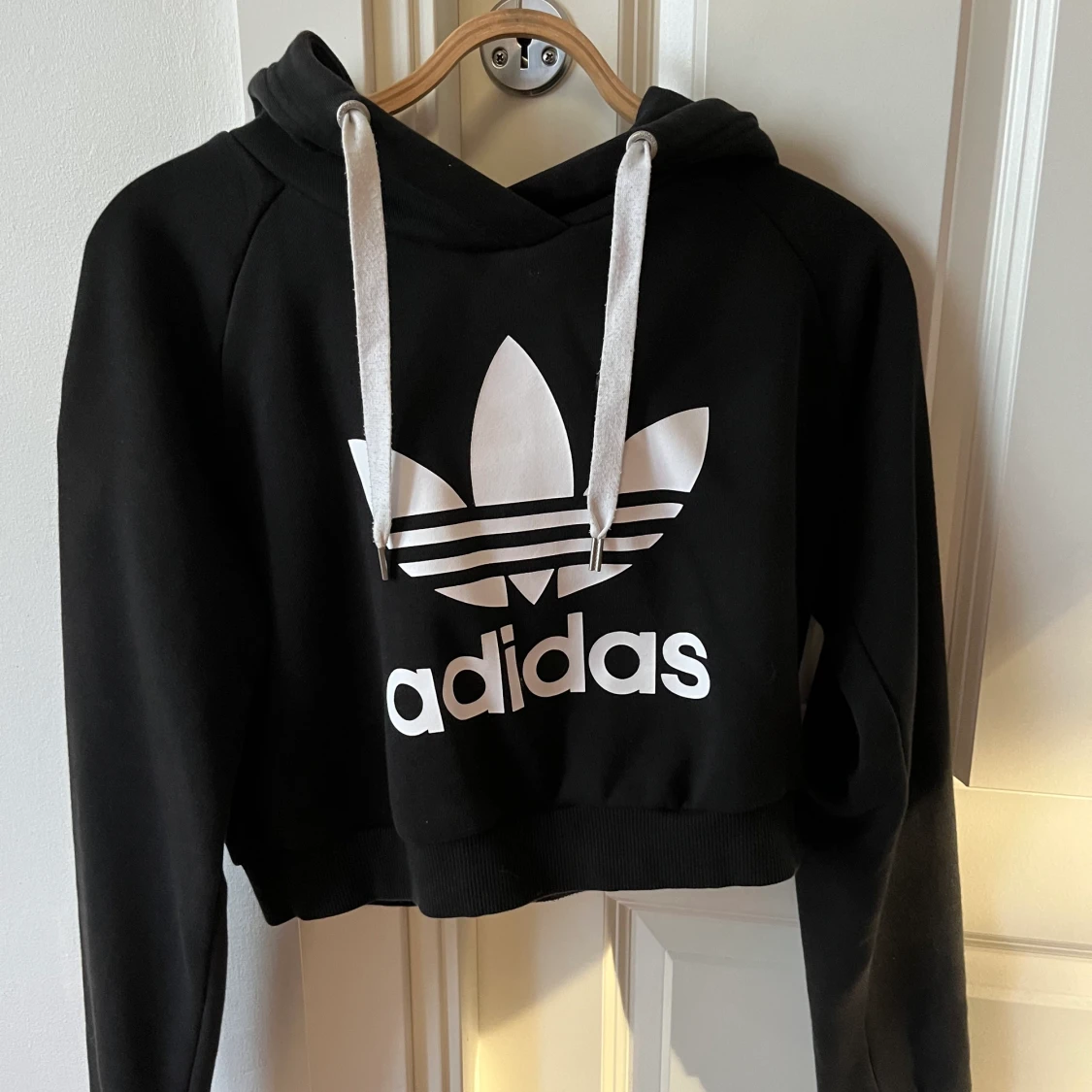 Adidas croppad hoodie stl 32 - 91