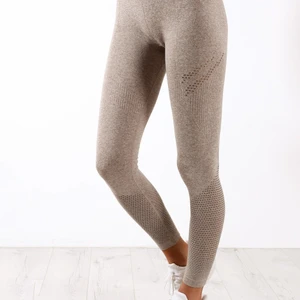 Nya aim’n tights i färgen ”Latte” - Obv lånade bilder men säljer ett par knappt använda tights från aim’n. Supersköna och i fint material men har lite för många tights bara! Inköpta för 599 kr för 1-2 år sedan men har typ bara legat i garderoben. Säljes för 350+Frakt. Kan oxå mötas upp❤️