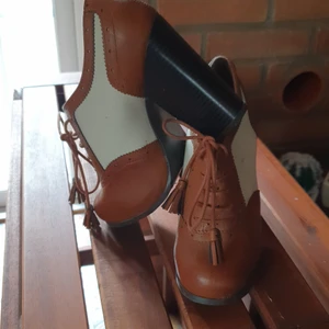 Högklackade skor - Skor i nyskick från HM. Helt oanvända. 