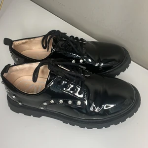 SHEIN skor - Skor från zara de har diamanter och de är svarta skor med diamanter🤍