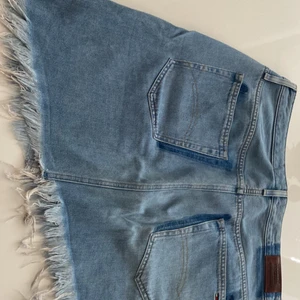 Tommy Hilfiger kjol - jeanskjol aldrig använd helt ny 