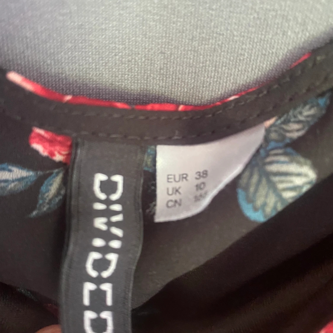 Svart långarmad med rosor❤️ - 91