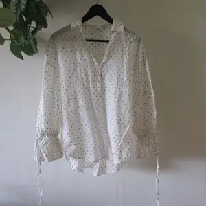 White oversized shirt with black dots pattern, used but in good shape 