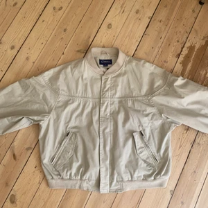 Jacka, beige  - Stor och puffig beige jacka storlek XL