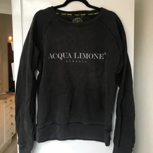 Aqua limone-sweater  - Sweater från Aqua limone  Aningen sliten