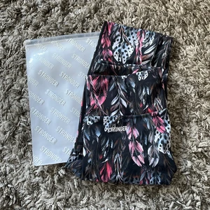 Stronger tights - Strongertights i Stl Small. Passar mig som är 170 cm lång!💗 Ord pris runt 599 säljer för 250 kr Kontakta och skriv till mig om frågor eller fler bilder💗