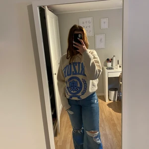 Jeans  - Jeans från pull & bear. Storlek 38. Frakten ligger på 66kr.