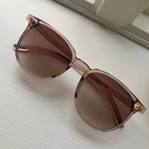 Solglasögon - Solglasögon från shein, aldrig använda 35kr + frakt💕