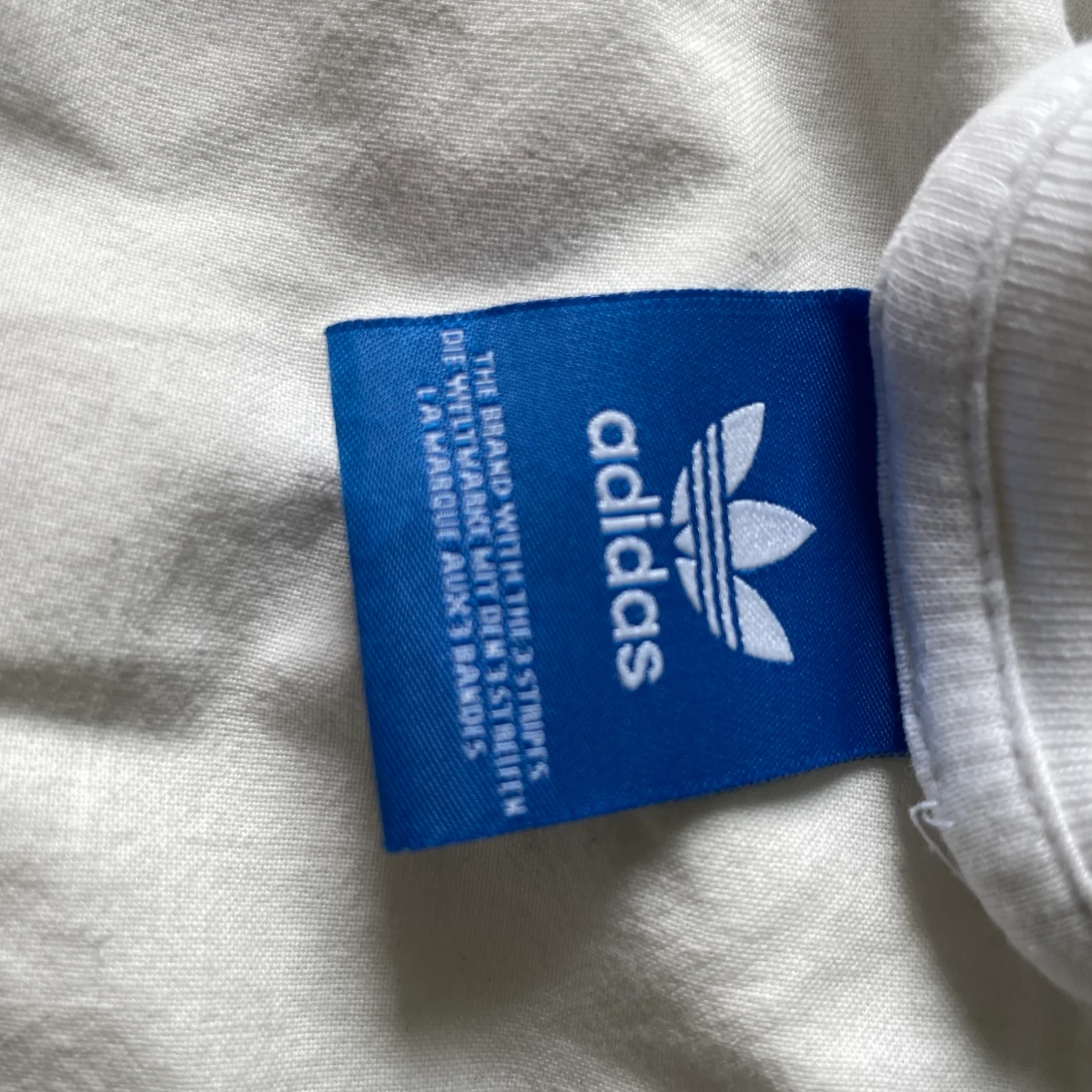 Vit adidas t-shirt  - 90