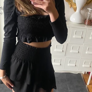 Säljer jättefin ribbad topp  - Köptes i förrgår ifrån Nelly då den var för stor för mig,töjbar 