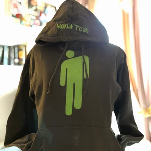Billie eilish Merch - Billie elilsh hoodie jag köpte på loolapalooza några år sen, helt o använd 