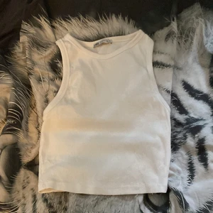 Vit linne - Linne från Zara. Storlek s men passar även xs🫶🏻bra skick