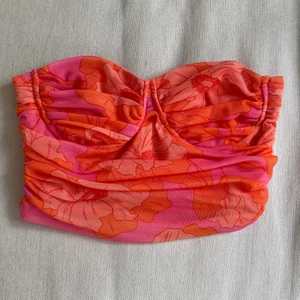 Zara topp  - Zara crop topp, använda den 2 gång, nyskick 