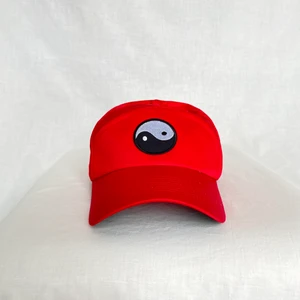 Yin Yang - Cap - FRI FRAKT! Smart och miljövänlig shopping med begagnad oanvänd keps. One Size