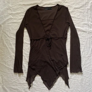 Y2k mesh topp - DRÖÖM tröja!! perfekt för den som har fairycore stil eller liknande. Mesh lagrad och band som man knyter antingen bak eller fram. Färgen är som de två första bilderna. Köparen står för frakt. 🌸