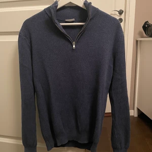 John Henric Half Zip - Säljer min half zip tröja från John Henric! Inte använt så mycket.