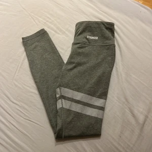 Stronger byxor strl Xs - Fick dessa i julklapp för ca 1,5 år sen, de är knappt använda. Storlek Xs men passar en XXS