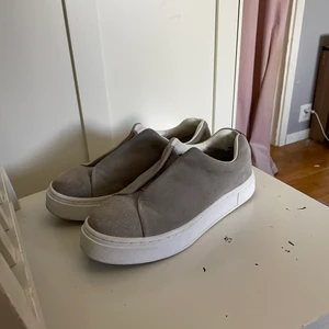 Eytys - Hej 👋 säljer ett par väldigt frsächa eytys i storlek 40. Säljes PGA för små.  För mer bilder eller info bara skriv! 💬 