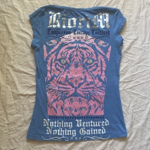 Cool tshrit från riorim  - snygg tshirt från riorim som påminner mig om ed hardy. Strl M på lapp men passar flera storlekar. Köparen står för frakt. ⭐️