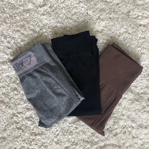 Träningstights/leggins - Tre sköna tränings tights. Ett par Gymshark och två från H&M. Alla i stl S Köpa antingen separat eller alla tre tillsammans. Tillsammans 150kr inklusive frakt Gymshark 80kr H&M 40kr
