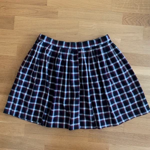 Rutig kjol - Rutig kjol från Monki. Storlek 36. Mycket bra skick.