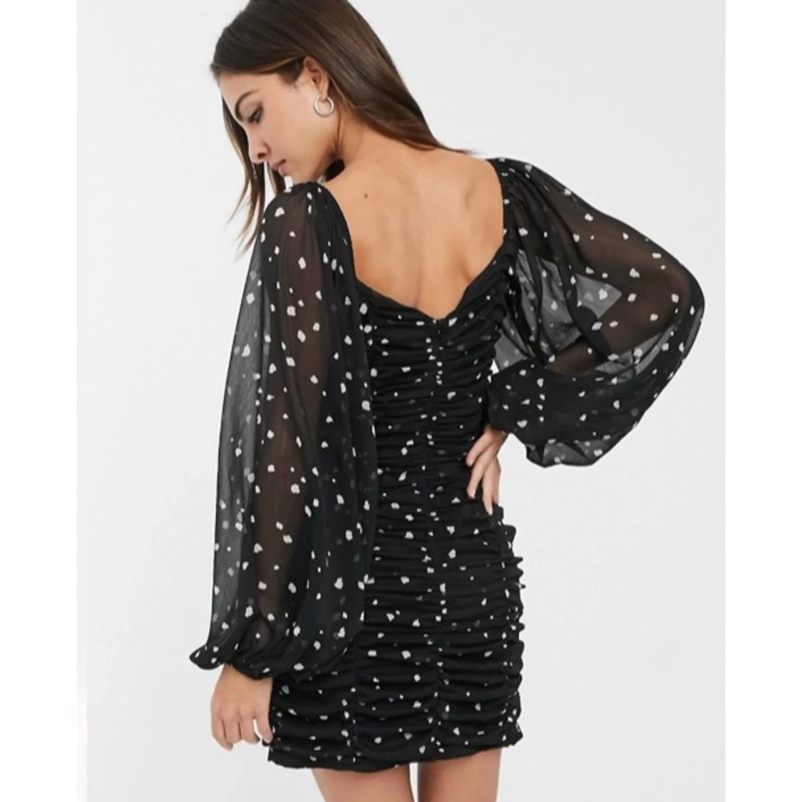 Prickig klänning  - 90