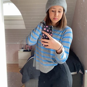 Tröja - Jättefin blårandig tröja, tyvärr kommer den aldrig i användning 💘💘 väldigt bra skick