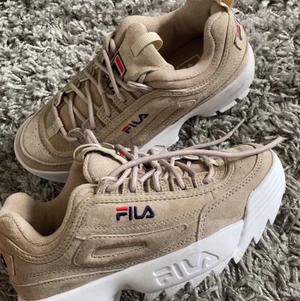 Helt nya fila skor  - Helt nya! Aldrig använda⭐️ jätte snygg beige mocca färg 