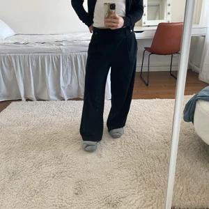 Kostymbyxor - Säljer dessa supersnygga kostymbyxor eftersom de blivit för stora.💕 De har stretch.