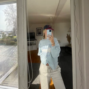  Sweatshirt från Ginatricot - Denna fina ljus blåa sweatshirt säljer jag för att den inte kommit till användning. Super fin nu till sommaren och är lätt att matcha. 