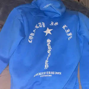 💙BARA BYTE 💙Blå dababy hoodie från boohoo i strl M. Tycker den är lite för stor så om någon som har en i strl S vill byta mot min i M hör av er !!!