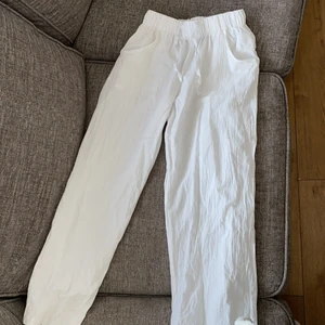 Linnebyxor  - Aldrig använda, DE är för korta  på mig som är 168cm lång!!! Passar bra på någon som är ca 152-156 cm eller kortare Storlek S. Köp direkt för 500kr 