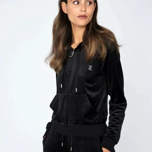 Söker juicy couture set - Söker ett juicy couture set i nästan vilken färg som hälst. hälst under 1000 kr  💕