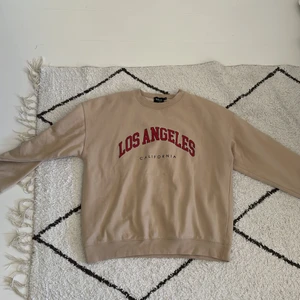 Los angels tröja  - Gammal los angels tröja ja inte använder längre som är ganska använd men är fortfarande i fint skick. 😄