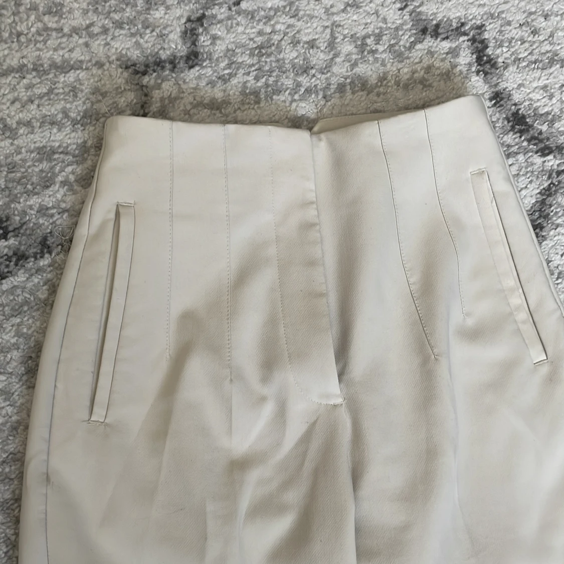 Beiga kostymbyxor - 90