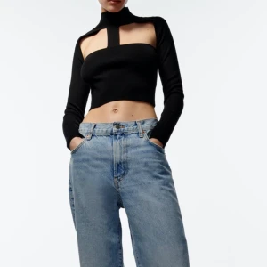 Zara topp - säljer min helt oanvända topp från zara då den inte satt så som jag tänkt mig. I storlek L men passar S-M också. 