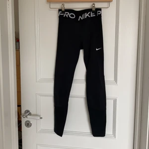 Nike tights  - Nike tights i storlek xs/s. Säljer pågrund av att dom inte passar mig.