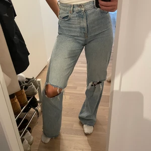 Zara jeans - Säljer dessa snygga jeans från Zara, deras 90s full length i storlek 38.