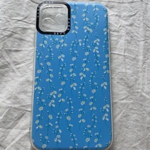 Mobilskal  - Säljer mina mobilskal, aningen båda för 50 eller varsit för 25kr💋frakten kostar 12kr💋vill sälja så fort som möjligt ❤️‍🔥