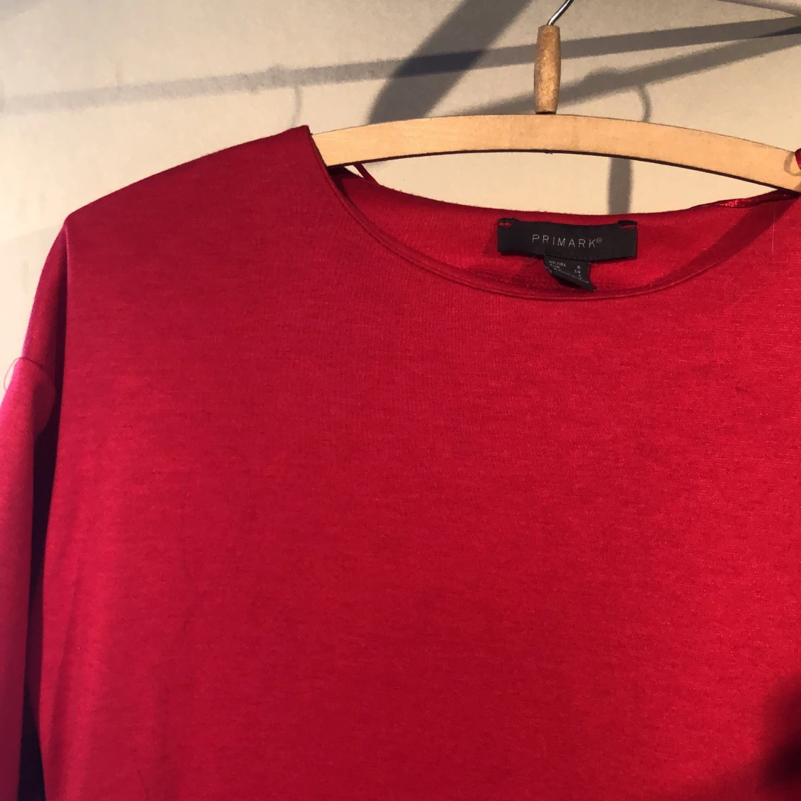 Röd T-shirt klänning i strl 34  - 90