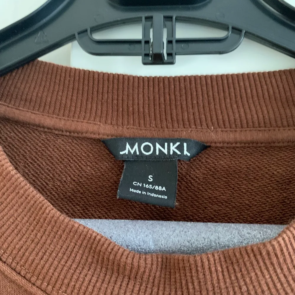 oversized brun sweatshirt i storlek S från monki 🤎 knappt använd. Hoodies.