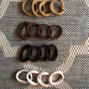 Snoddar  - Dom två raderna längst uppe är sålda! 10:- per färg/rad. Frakt 13:- 