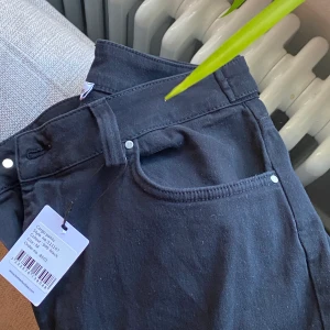 Better bodies cargopants - Säljer dessa svinsköna cargopants från better bodies som är nånting mellan jeans och joggers, har liknande i en annan färg så säljer dessa helt nya. Har ni frågor är de bara slänga iväg ett dm. 