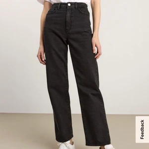 Jeasn från Lindex  - Jeans från lindex i modellen Hanna! Storlek 40 men känns mer som 42! Köpt för 499kr och säljer för 84kr+66kr spårbar frakt alltså 150kr totalt! 
