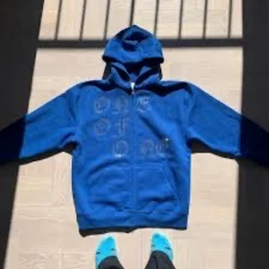 Söker one of one hoodie !!! - Söker en one of one hoodie i storlek s/m