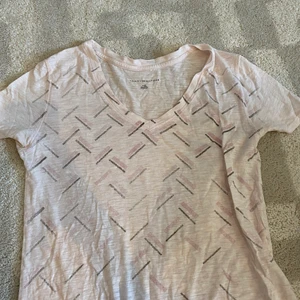 3 stycken t-shirts - Säljer dessa 3 toppar för att jag aldrig använder de längre. Köp alla tre, priset är för alla. Passar xs-m. Inga defekter.?