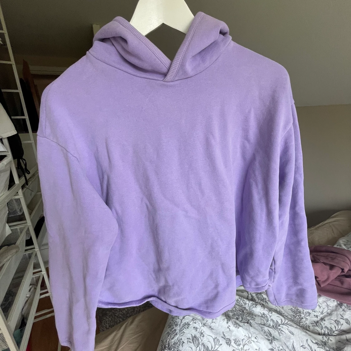 Lila huvtröja från Weekday